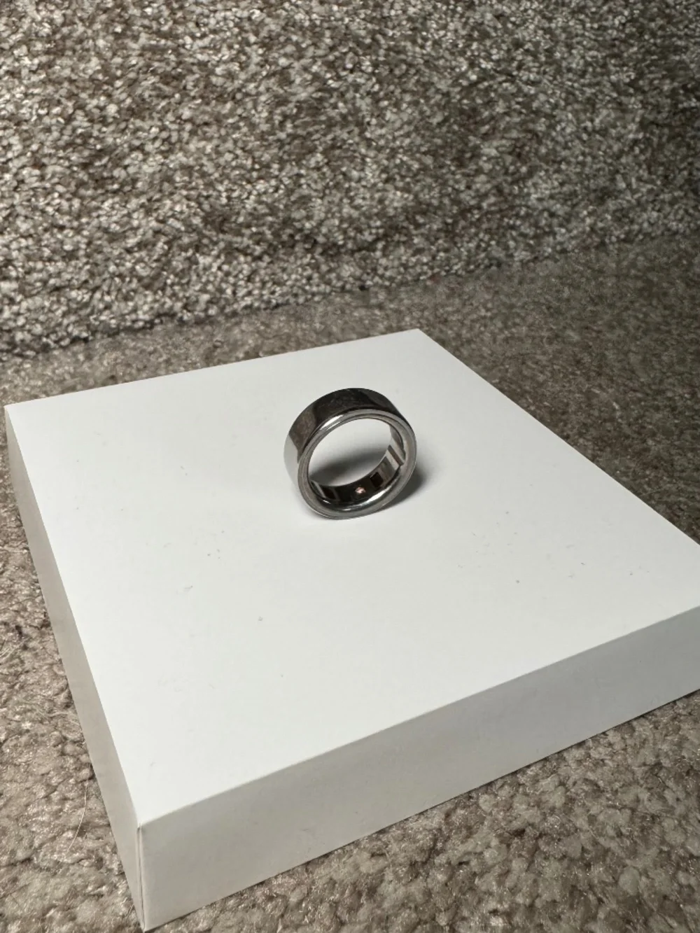 Oura Ring 4- Silver Size 8